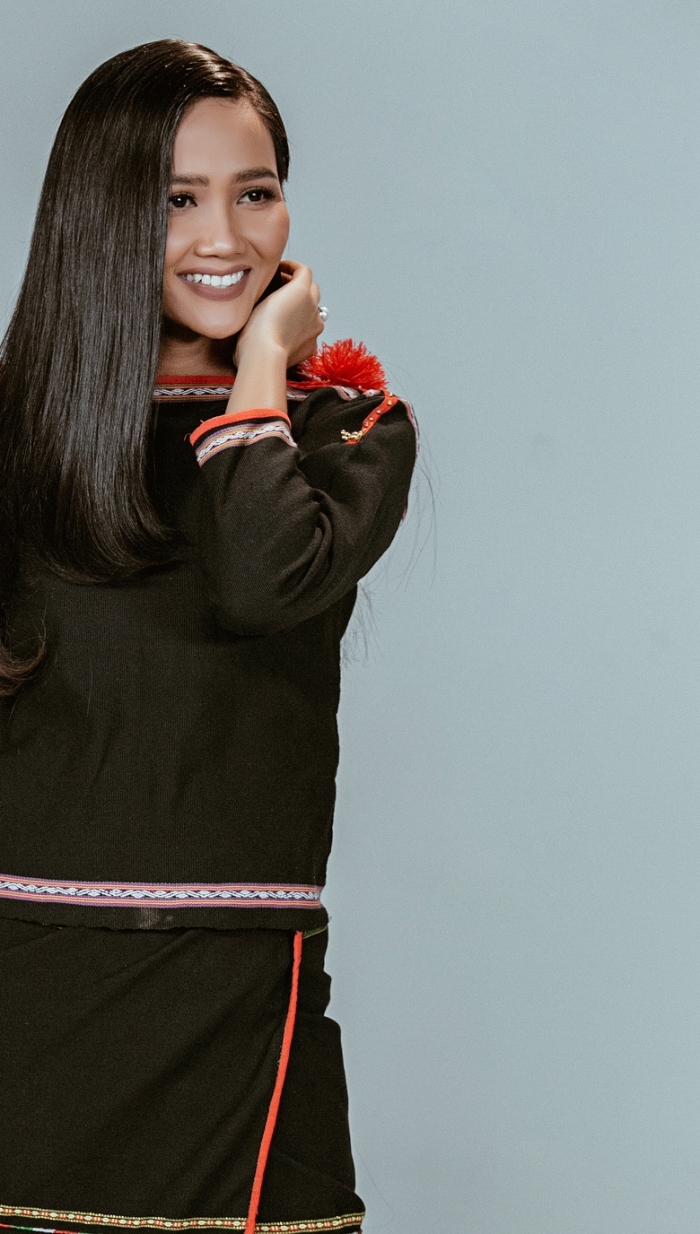 Hoa hậu HHen Niê biến hóa linh hoạt ba trong một trong bộ hình mới-4