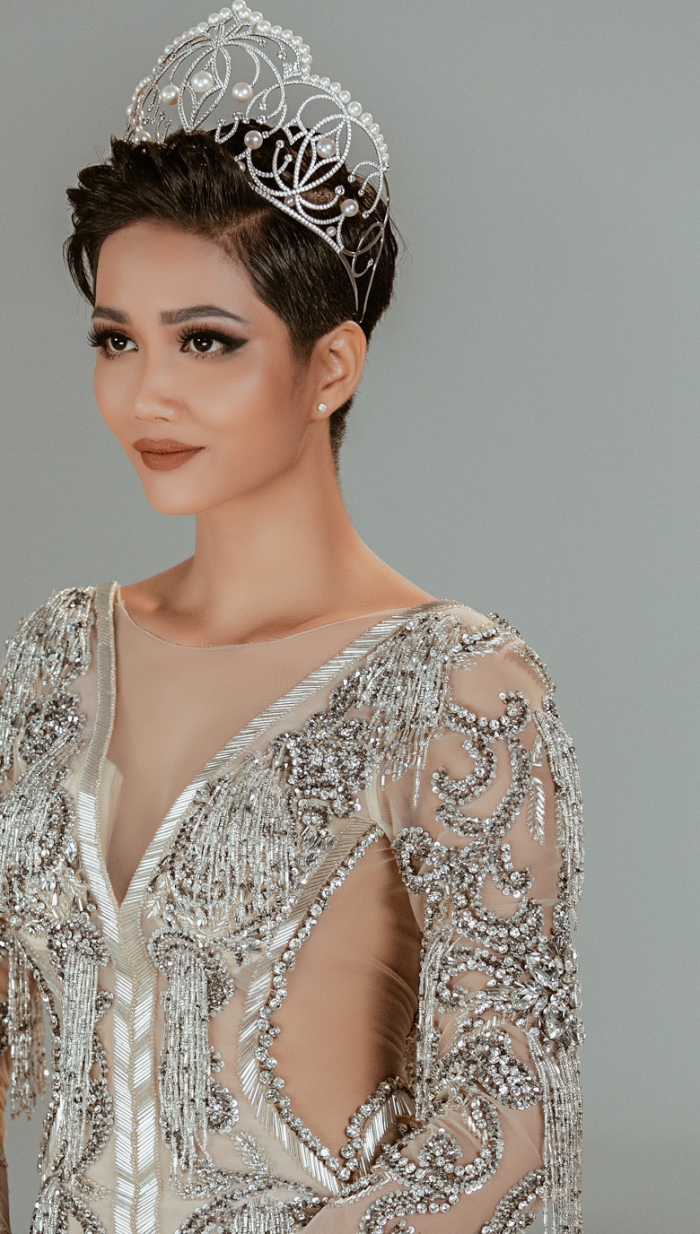 Hoa hậu HHen Niê biến hóa linh hoạt ba trong một trong bộ hình mới-12