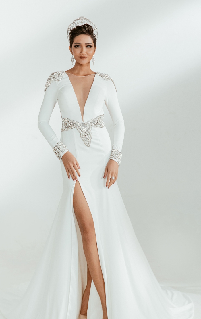 Hoa hậu HHen Niê biến hóa linh hoạt ba trong một trong bộ hình mới-9