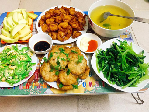 Theo trào lưu khoe mâm cơm siêu rẻ 35k, vợ trẻ bị chị em ném đá vì hàng loạt điểm vô lý-2