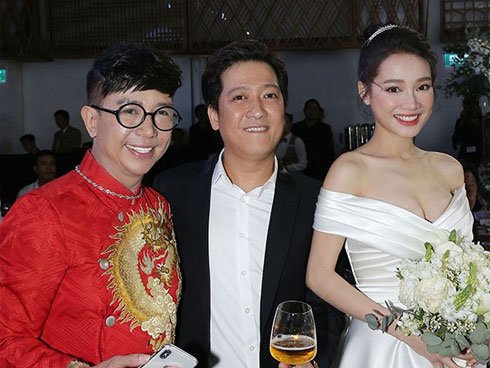 Chiều vợ như Trường Giang: Sợ Nhã Phương ướt chân, Mười Khó cõng tân nương vượt chướng ngại vật-6