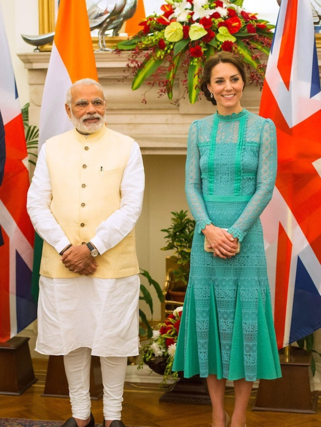 Người ta diện đồ màu chóe thì sến sẩm nhưng Công nương Kate mặc lên lại sang trọng và cuốn hút đến lạ-4