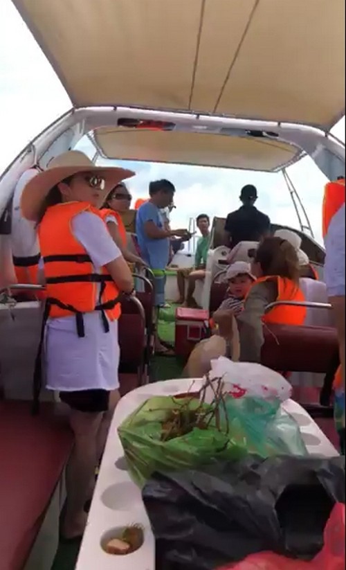 Đi hưởng trăng mật ở Phú Quốc, Trường Giang ân cần cõng vợ, dặn Nhã Phương nếu say sóng thì nói với anh”-3