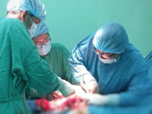 BS phát hoảng vì chưa cắt xong khối u này cho bệnh nhân đã xuất hiện khối u khác-1
