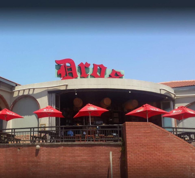 Mẹ đi tìm con gái 6 tuổi trong nhà vệ sinh khi đi ăn nhà hàng và chết lặng phát hiện người đàn ông khỏa thân ở bên trong-1