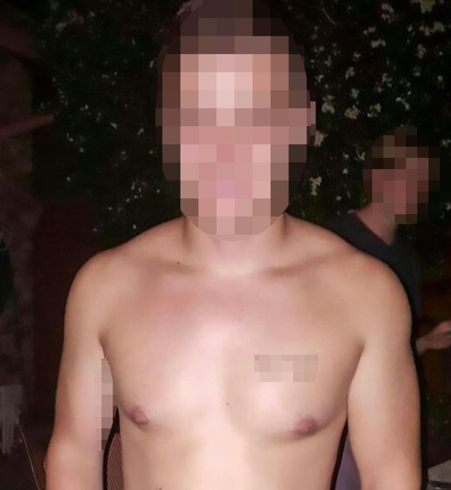 Mẹ đi tìm con gái 6 tuổi trong nhà vệ sinh khi đi ăn nhà hàng và chết lặng phát hiện người đàn ông khỏa thân ở bên trong-2