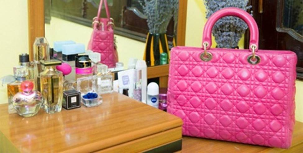 Chăm hát show hội chợ, dàn mỹ nhân này sống sang chảnh khó tin-4