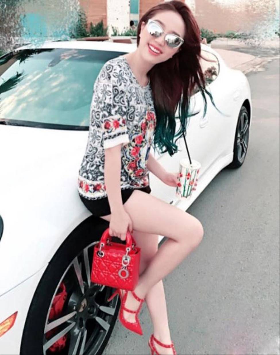 Chăm hát show hội chợ, dàn mỹ nhân này sống sang chảnh khó tin-14