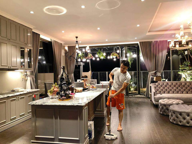 Ca sĩ Cao Thái Sơn sở hữu biệt thự ven hồ có giá triệu đô, đẹp lãng mạn giữa lòng Sài Gòn-15