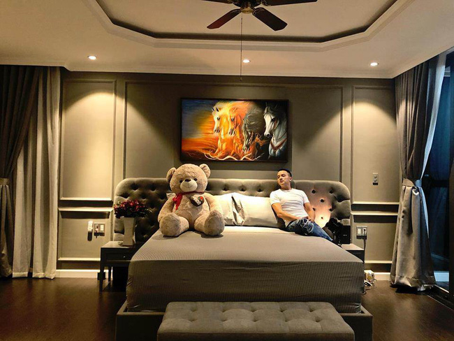 Ca sĩ Cao Thái Sơn sở hữu biệt thự ven hồ có giá triệu đô, đẹp lãng mạn giữa lòng Sài Gòn-16