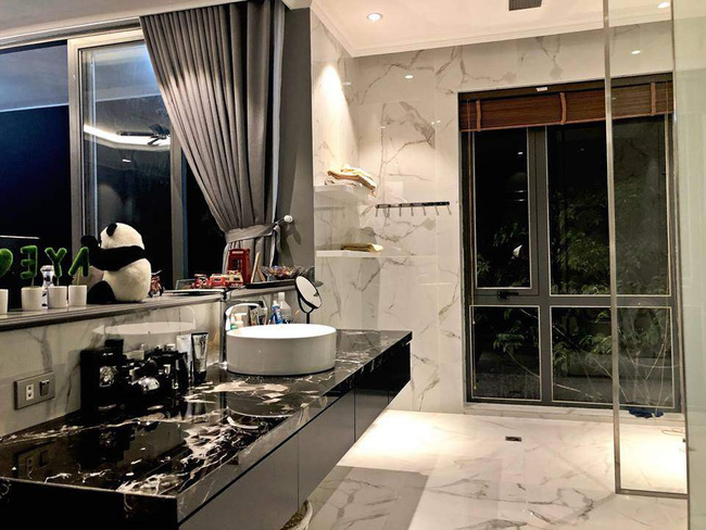 Ca sĩ Cao Thái Sơn sở hữu biệt thự ven hồ có giá triệu đô, đẹp lãng mạn giữa lòng Sài Gòn-19