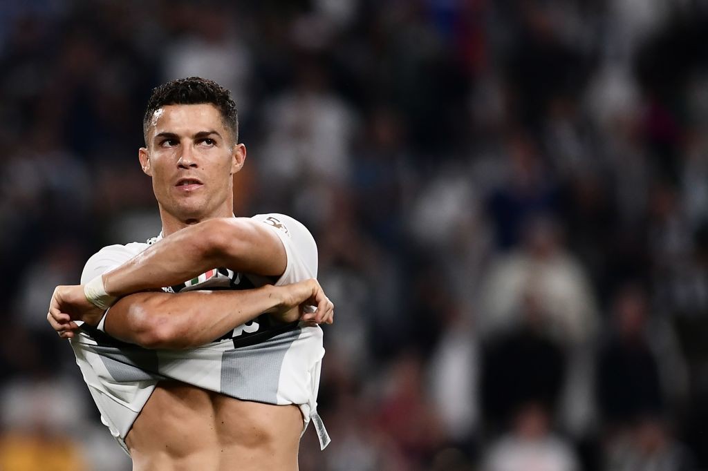 Chị em nhớ lấy xô hứng nước miếng trước khi xem loạt ảnh này của Ronaldo nhé-1