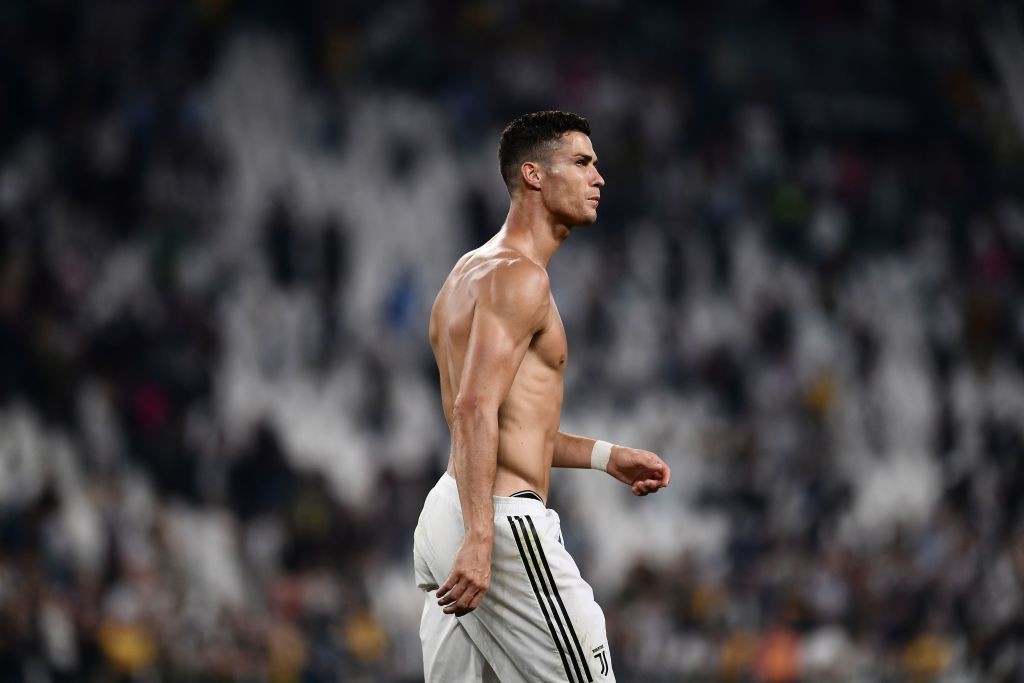 Chị em nhớ lấy xô hứng nước miếng trước khi xem loạt ảnh này của Ronaldo nhé-3