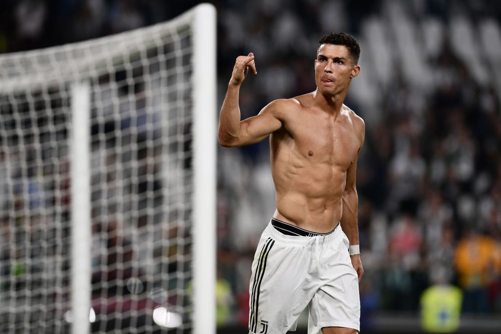 Chị em nhớ lấy xô hứng nước miếng trước khi xem loạt ảnh này của Ronaldo nhé-4