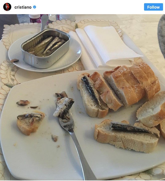 Chị em nhớ lấy xô hứng nước miếng trước khi xem loạt ảnh này của Ronaldo nhé-7