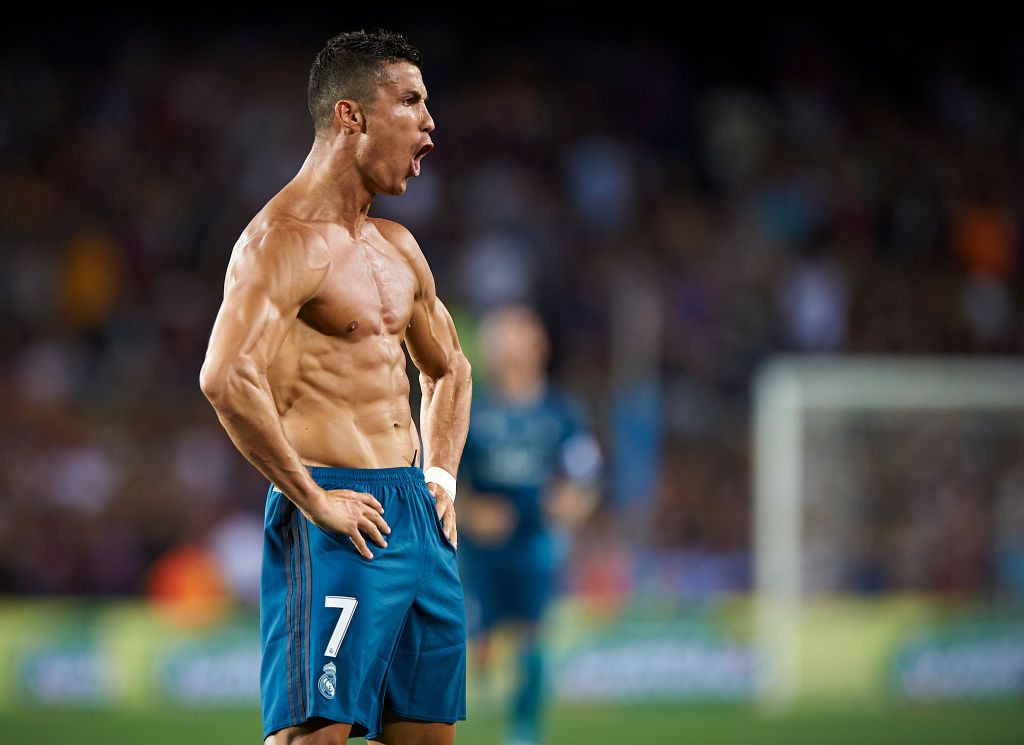 Chị em nhớ lấy xô hứng nước miếng trước khi xem loạt ảnh này của Ronaldo nhé-9