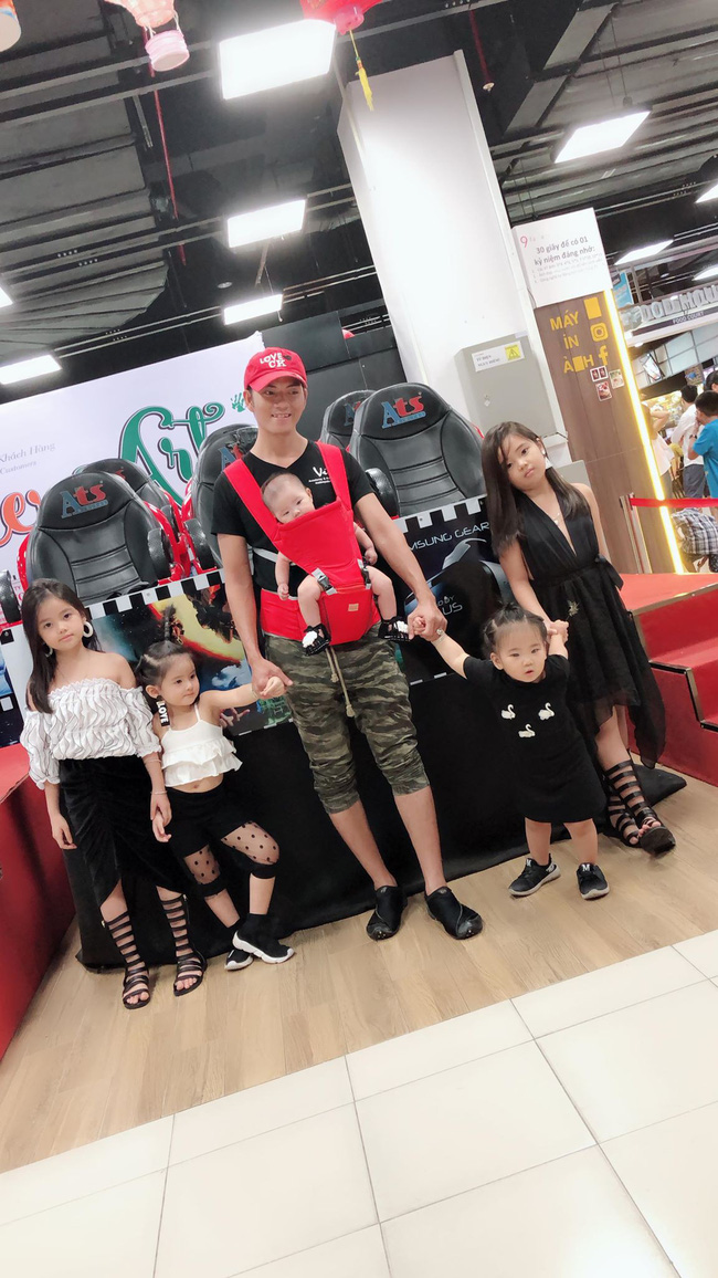 28 tuổi đã sinh 5 cô con gái, mẹ trẻ dành cả thanh xuân để đẻ chia sẻ niềm vui đông con ai cũng ngưỡng mộ-2