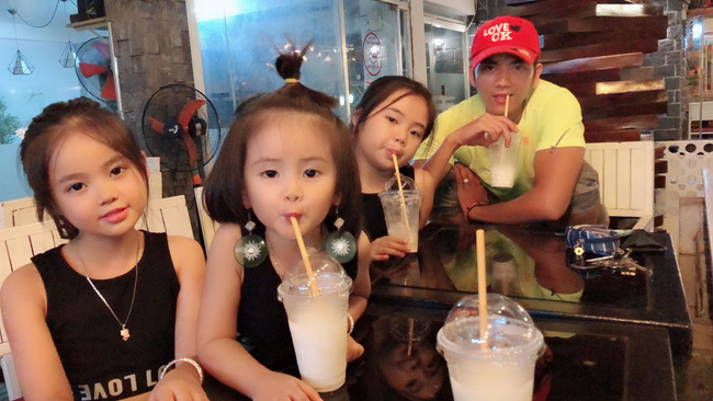 28 tuổi đã sinh 5 cô con gái, mẹ trẻ dành cả thanh xuân để đẻ chia sẻ niềm vui đông con ai cũng ngưỡng mộ-3