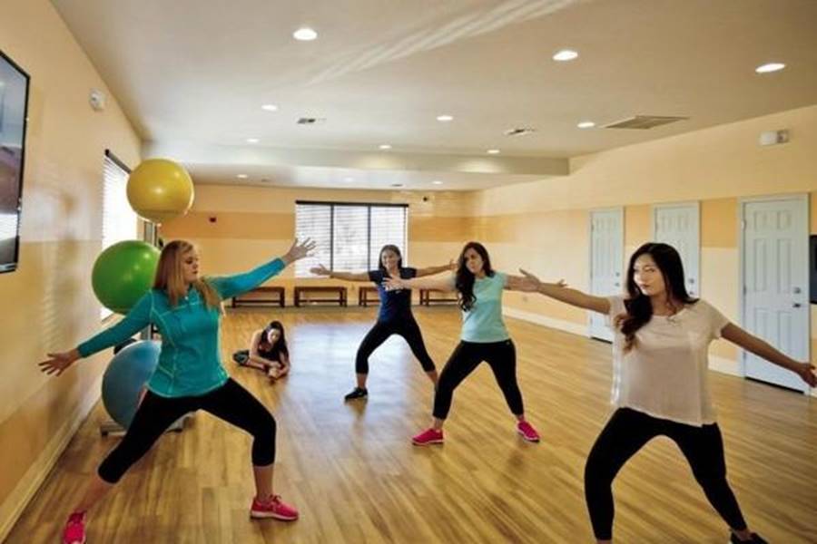 Ký túc xá nước nhà người ta: Xịn như khách sạn 5 sao, có đầy đủ sân thượng, bể bơi, giá thuê lên đến 17 triệu/tháng-23