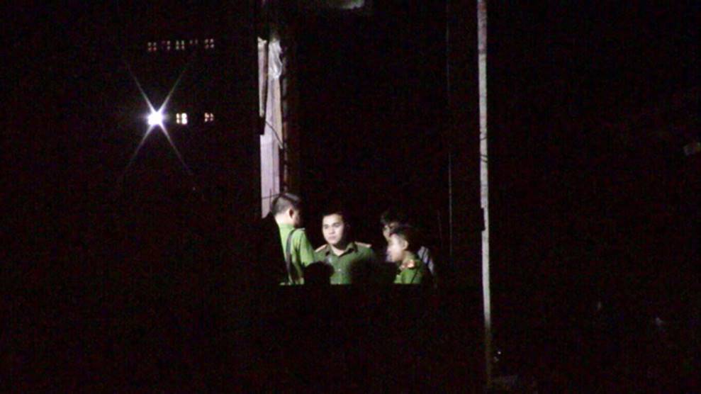 Để lại lá thư tuyệt mệnh cho con trai, người mẹ tử vong ở bãi cỏ bên cạnh hai lọ thuốc-1