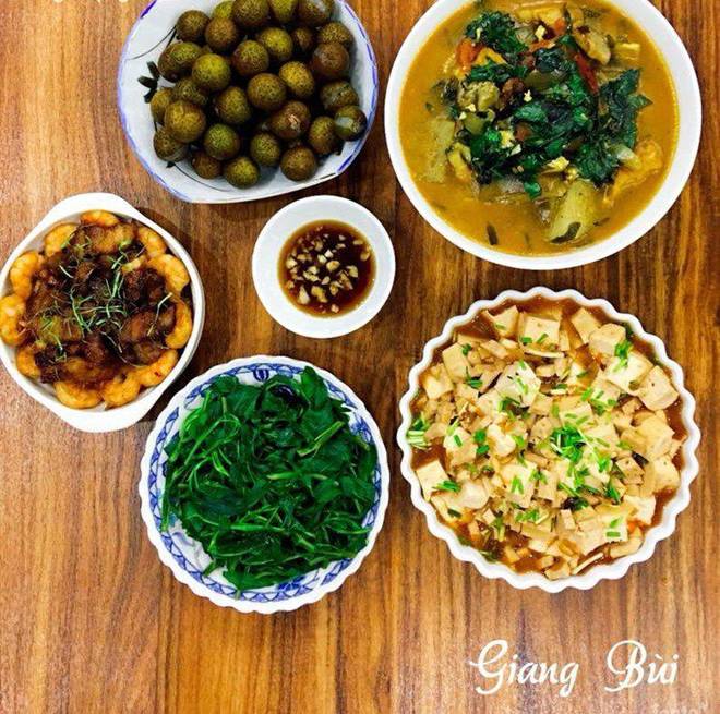 Chiều chồng khó tính, vợ đảm nấu bữa nào cũng ngon, các con thi nhau chấm điểm cao-19