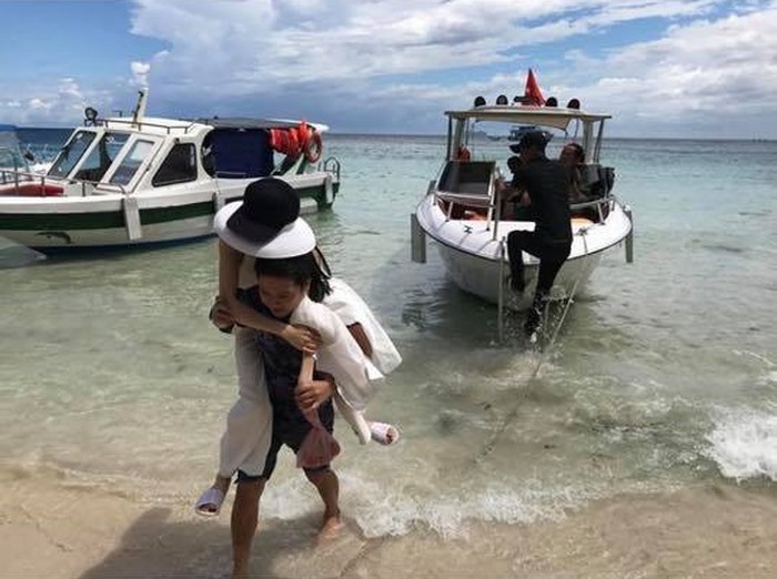 Vợ chồng Trường Giang - Nhã Phương bị bắt gặp ở sân bay, chuẩn bị đi nước ngoài hưởng tuần trăng mật?-5