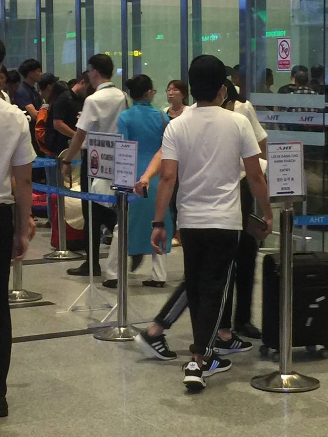 Vợ chồng Trường Giang - Nhã Phương bị bắt gặp ở sân bay, chuẩn bị đi nước ngoài hưởng tuần trăng mật?-3