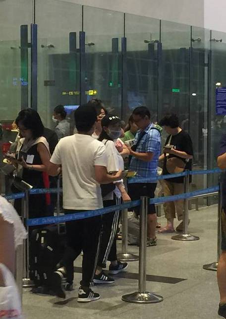 Vợ chồng Trường Giang - Nhã Phương bị bắt gặp ở sân bay, chuẩn bị đi nước ngoài hưởng tuần trăng mật?-2