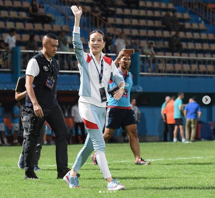 Hariwon được đề cử làm trợ lý HLV Park Hang-seo và những người đẹp gây sốt làng bóng Đông Nam Á-5