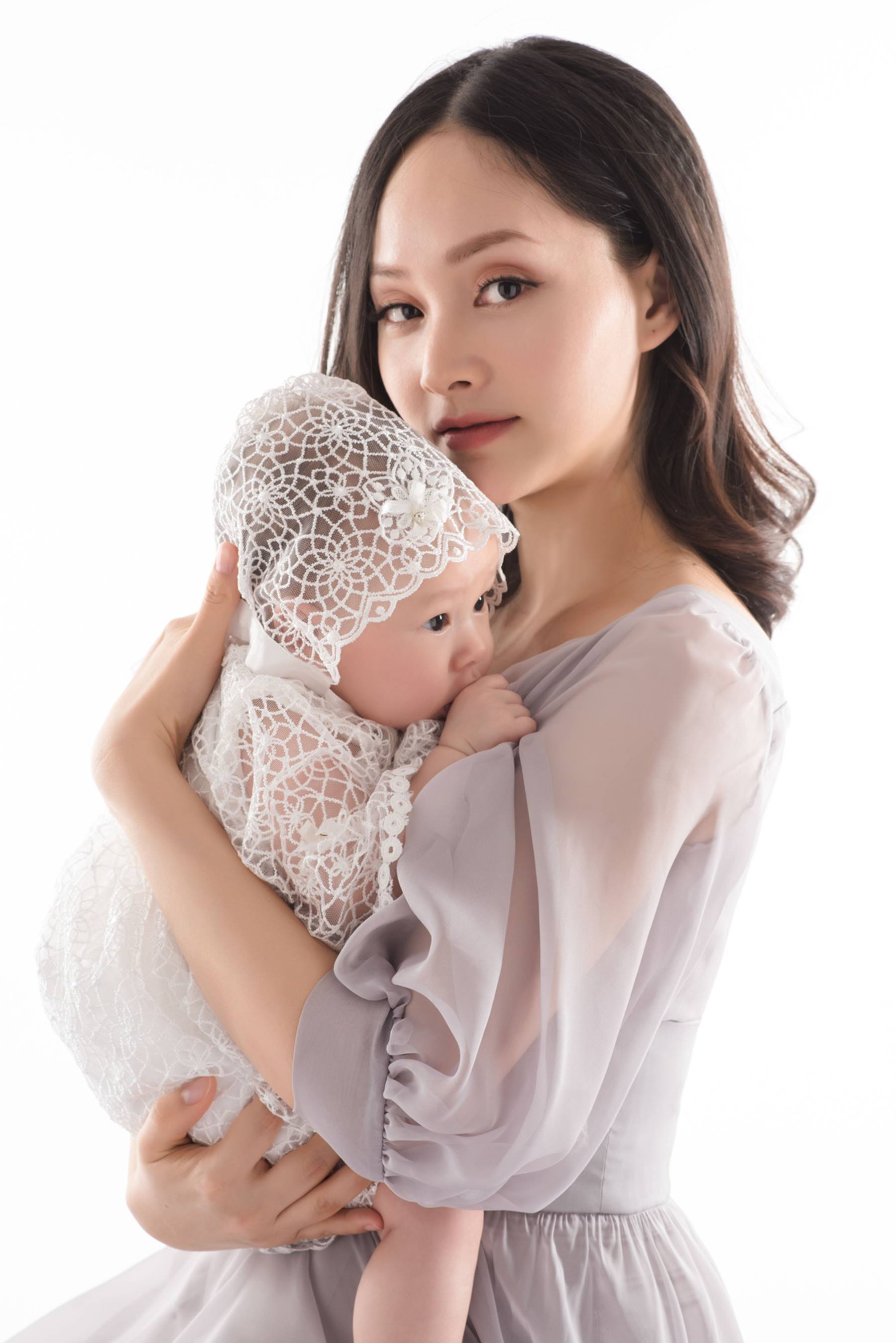 Lan Phương hạnh phúc bên cô công chúa nhỏ tròn 4 tháng tuổi-2
