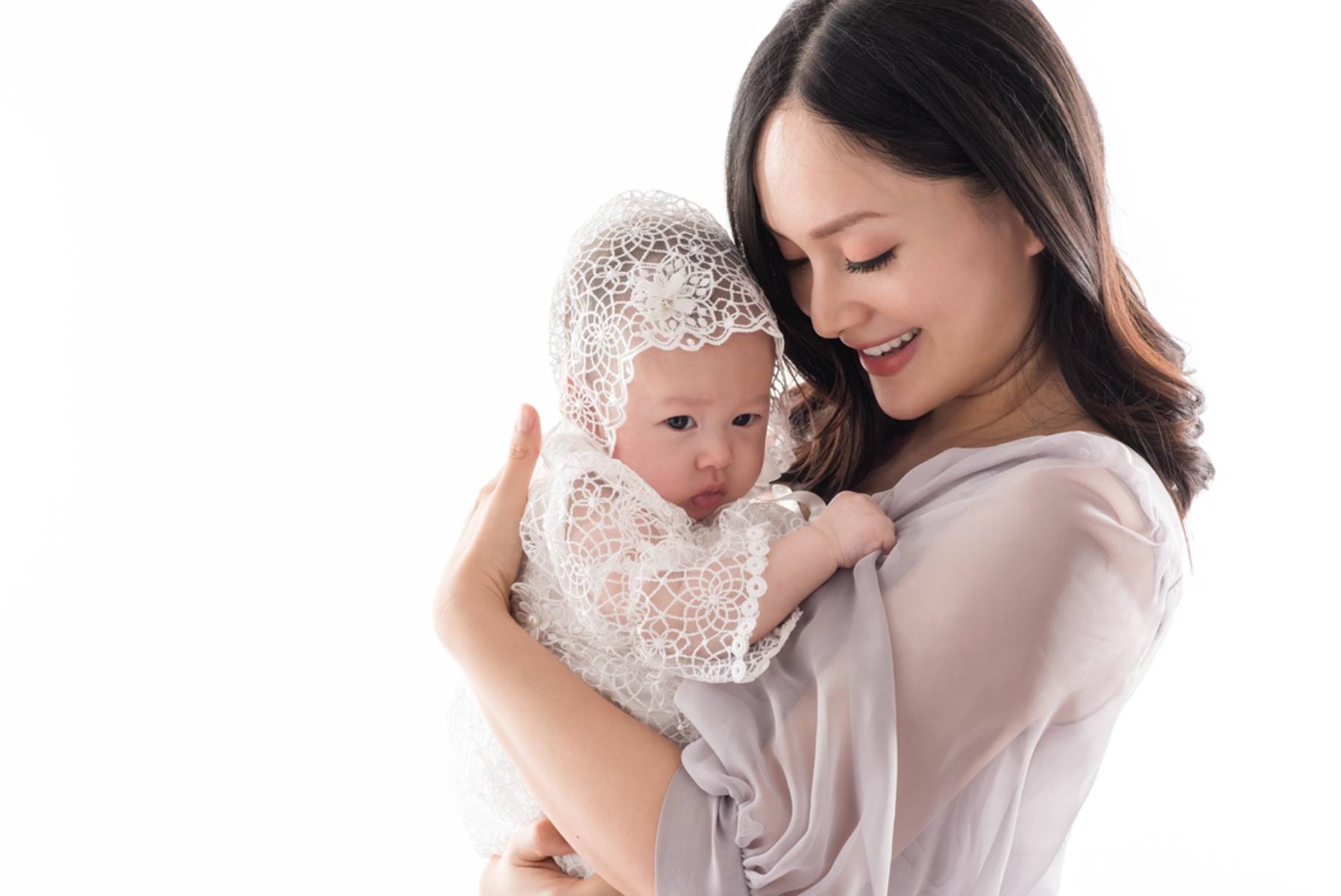 Lan Phương hạnh phúc bên cô công chúa nhỏ tròn 4 tháng tuổi-3