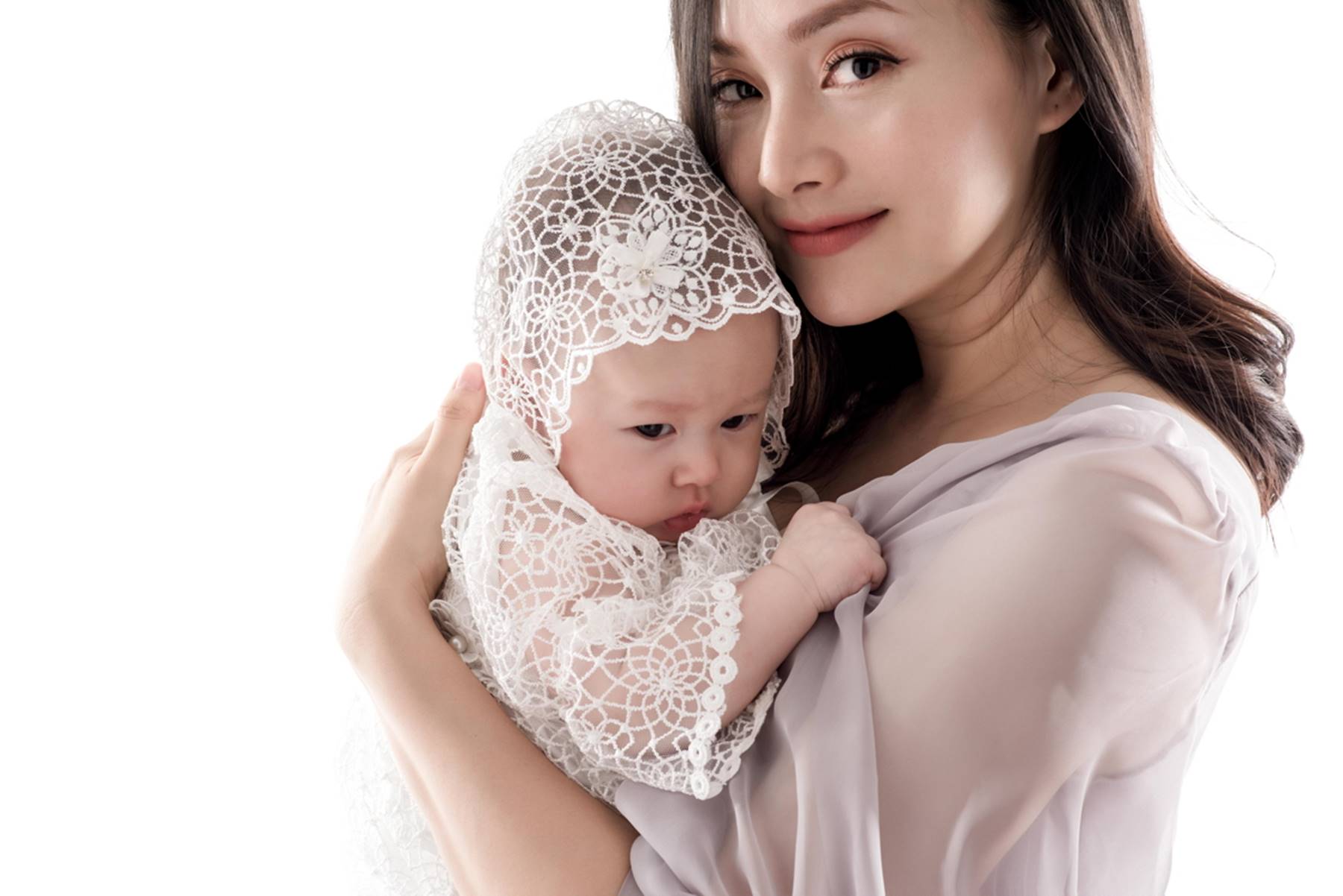 Lan Phương hạnh phúc bên cô công chúa nhỏ tròn 4 tháng tuổi-4