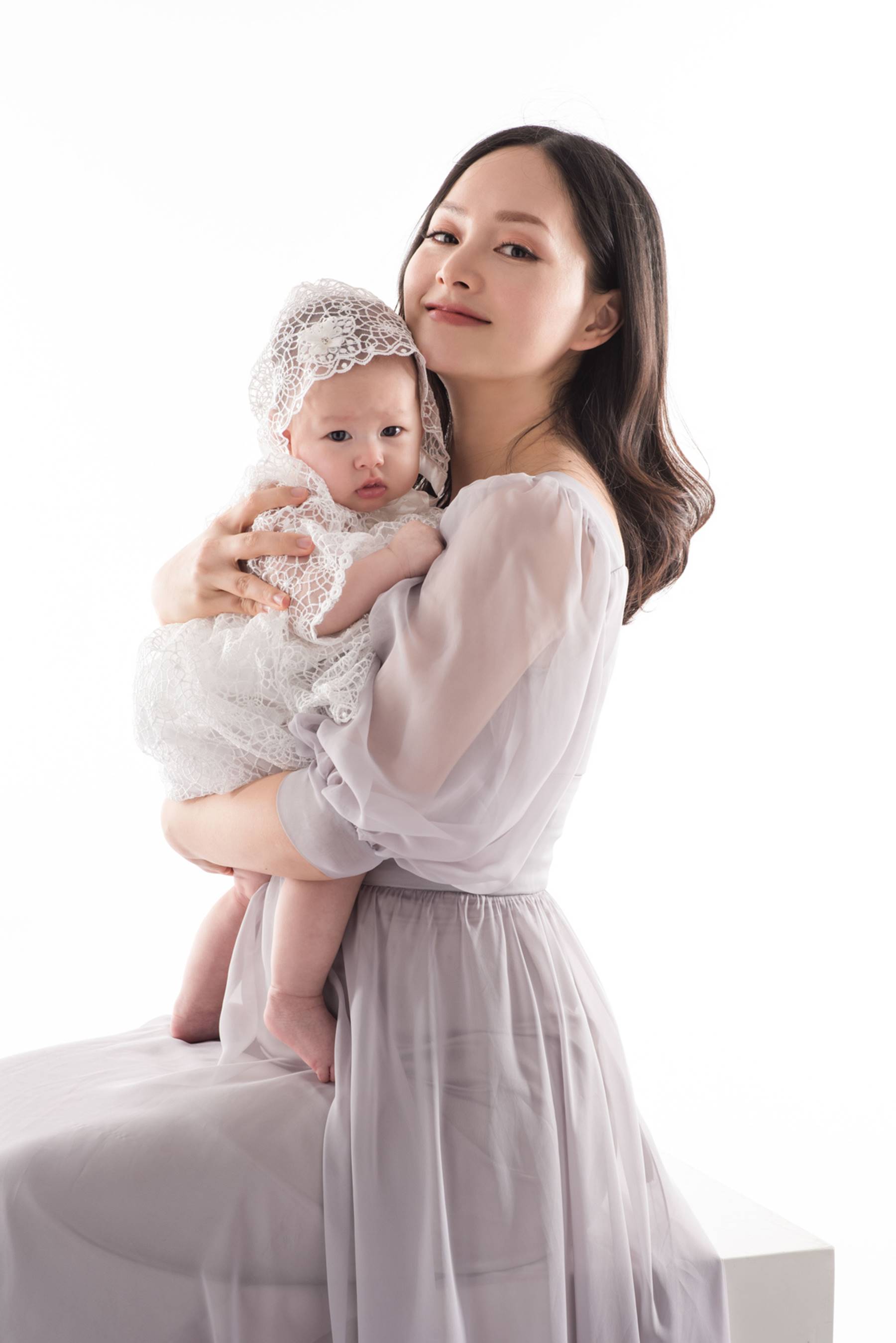 Lan Phương hạnh phúc bên cô công chúa nhỏ tròn 4 tháng tuổi-5