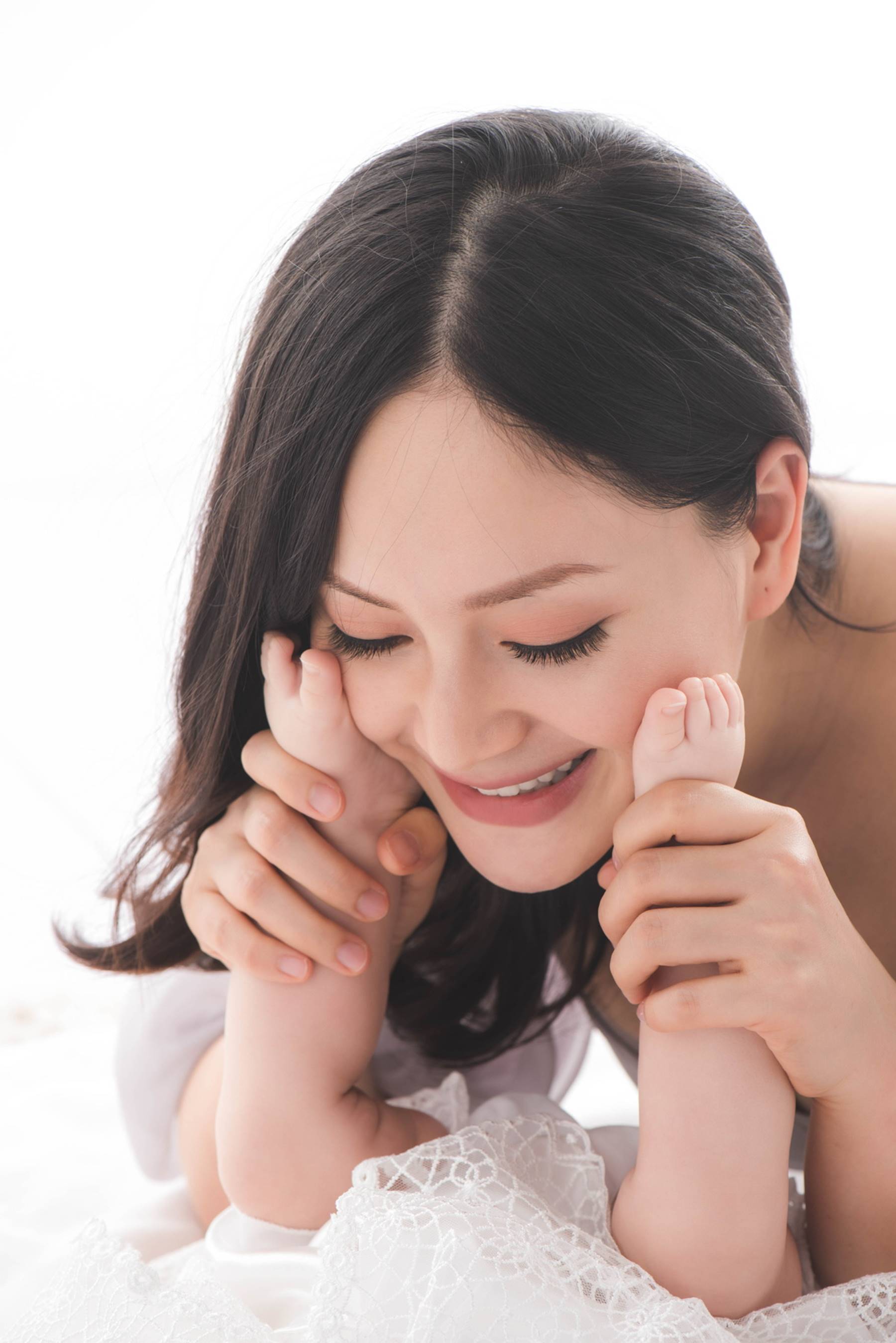 Lan Phương hạnh phúc bên cô công chúa nhỏ tròn 4 tháng tuổi-10