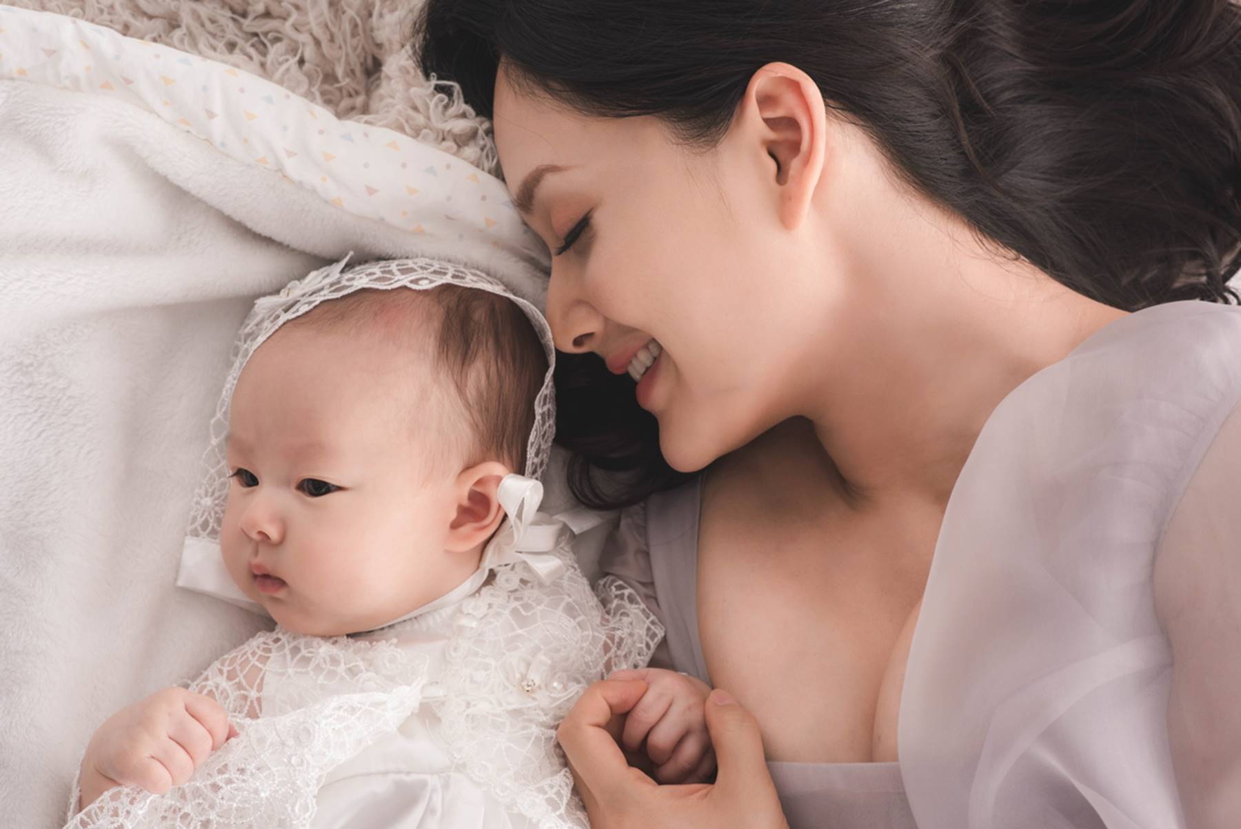 Lan Phương hạnh phúc bên cô công chúa nhỏ tròn 4 tháng tuổi-11