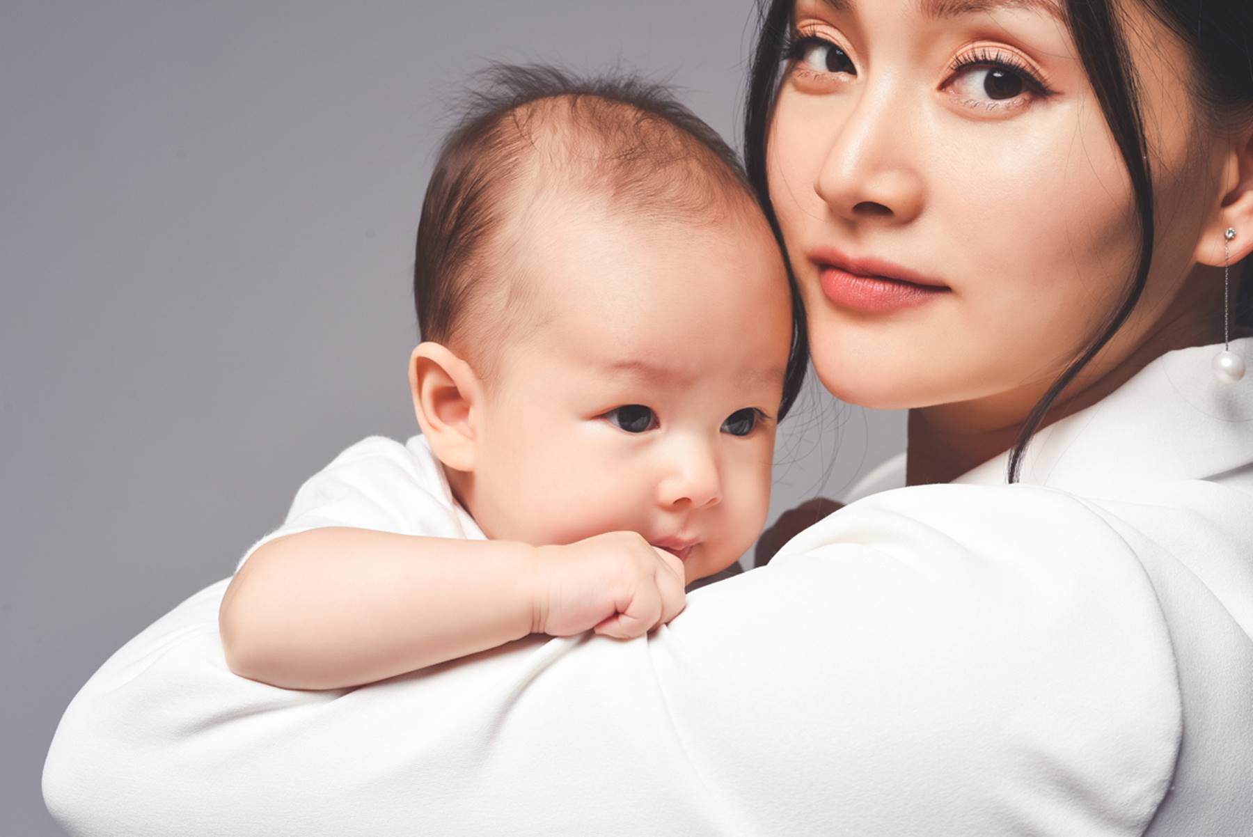 Lan Phương hạnh phúc bên cô công chúa nhỏ tròn 4 tháng tuổi-13