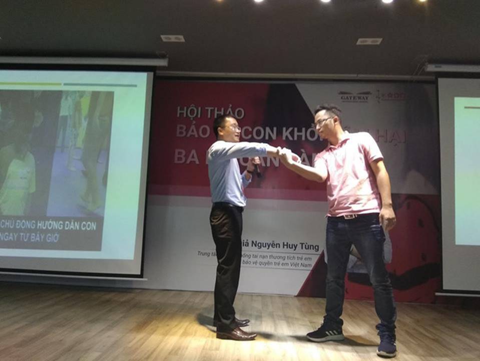 Trẻ dùng Smartphone sớm dễ bị xâm hại-3