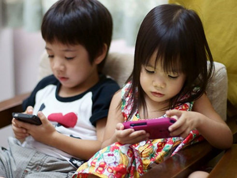 Trò quấy rối tình dục qua iPhone trên tàu điện tại Nhật Bản-3