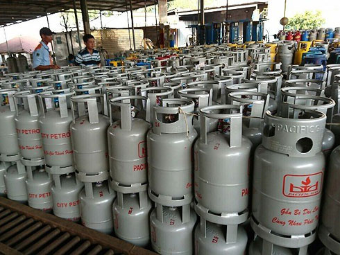 Sau xăng, giá gas giảm kỷ lục gần 70.000 đồng/bình-2