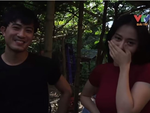 Nhờ Quỳnh Búp Bê mà các shop online thi nhau đắt hàng mẫu áo hot hit” này-7