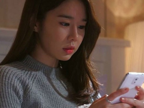 Tình cờ đọc được tin nhắn của vợ và người yêu cũ, tôi khóc vì cảm thấy bản thân mình thật tồi tệ và có lỗi với em