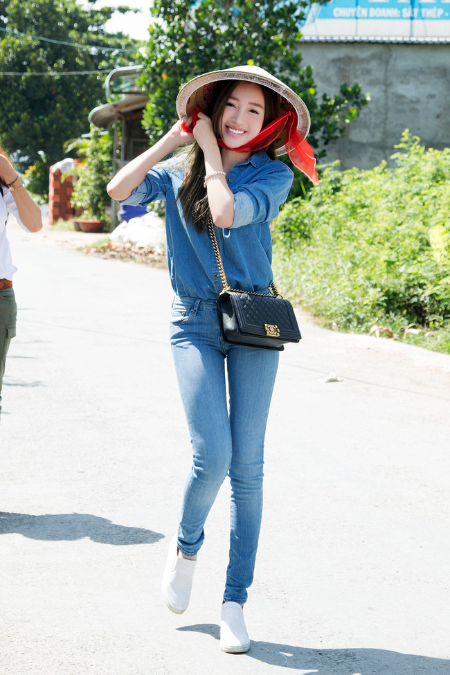 Trang phục đi từ thiện của sao Việt: Nhìn đơn giản nhưng khi bóc giá có món đồ cả chục triệu đồng-11