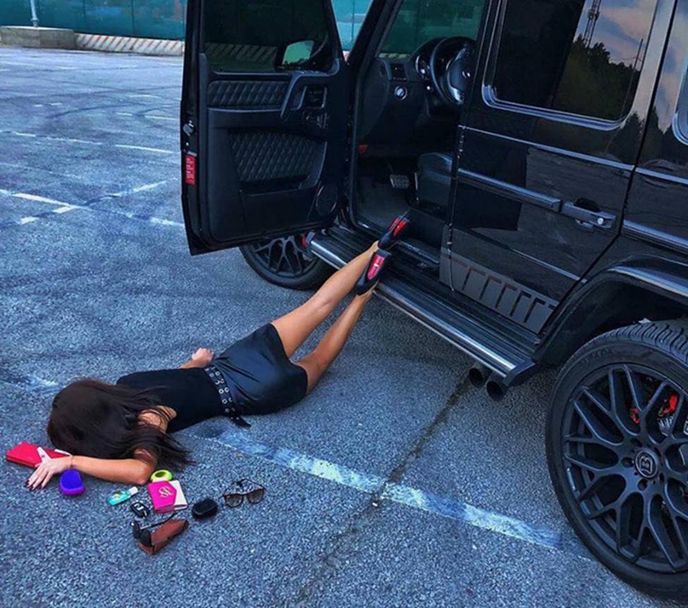 Sốc với trào lưu ngã sấp mặt từ ô tô của hội gái xinh-13