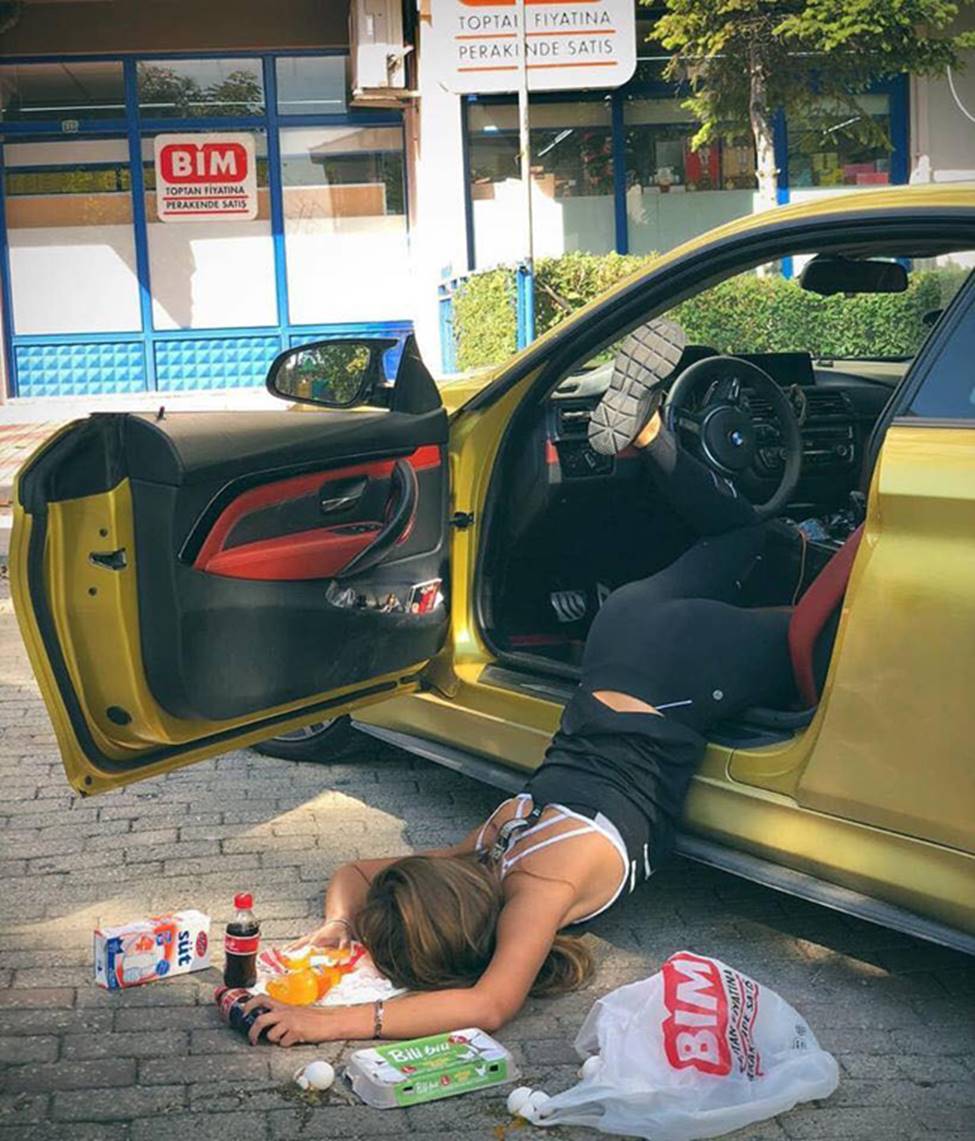 Sốc với trào lưu ngã sấp mặt từ ô tô của hội gái xinh-4