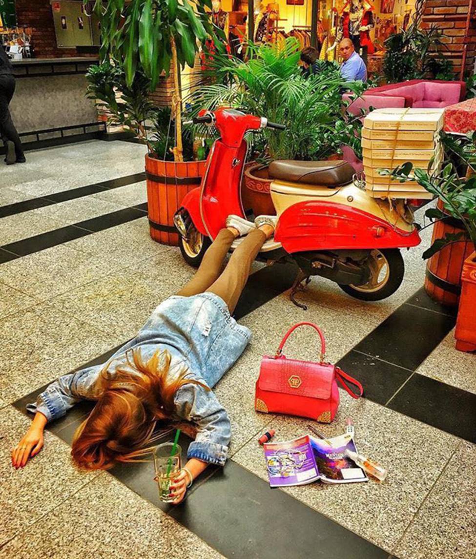 Sốc với trào lưu ngã sấp mặt từ ô tô của hội gái xinh-8