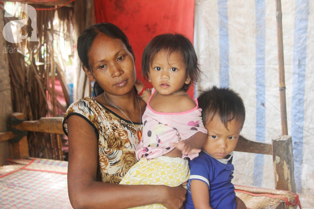 Hai lần đẻ rớt tại nhà, 4 đứa trẻ đói ăn bên người mẹ bầu 8 tháng không thể mượn được 500 ngàn để đi bệnh viện-4