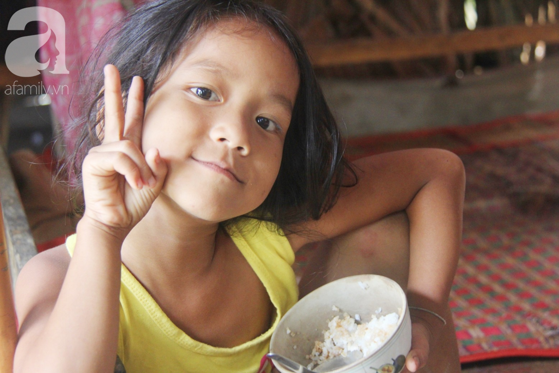 Hai lần đẻ rớt tại nhà, 4 đứa trẻ đói ăn bên người mẹ bầu 8 tháng không thể mượn được 500 ngàn để đi bệnh viện-8