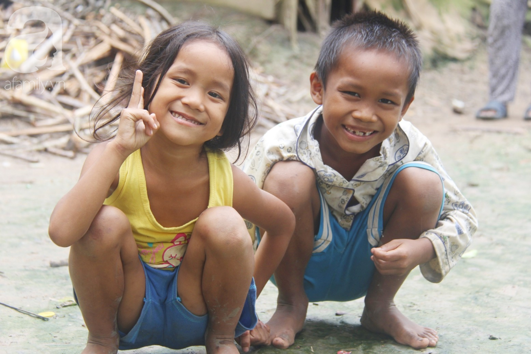 Hai lần đẻ rớt tại nhà, 4 đứa trẻ đói ăn bên người mẹ bầu 8 tháng không thể mượn được 500 ngàn để đi bệnh viện-14