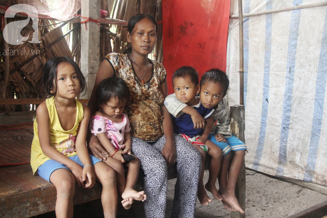 Hai lần đẻ rớt tại nhà, 4 đứa trẻ đói ăn bên người mẹ bầu 8 tháng không thể mượn được 500 ngàn để đi bệnh viện-17