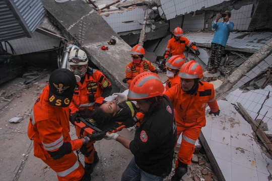 Thảm họa Sóng thần Indonesia: Lần tìm người thân trong túi đựng thi thể-4